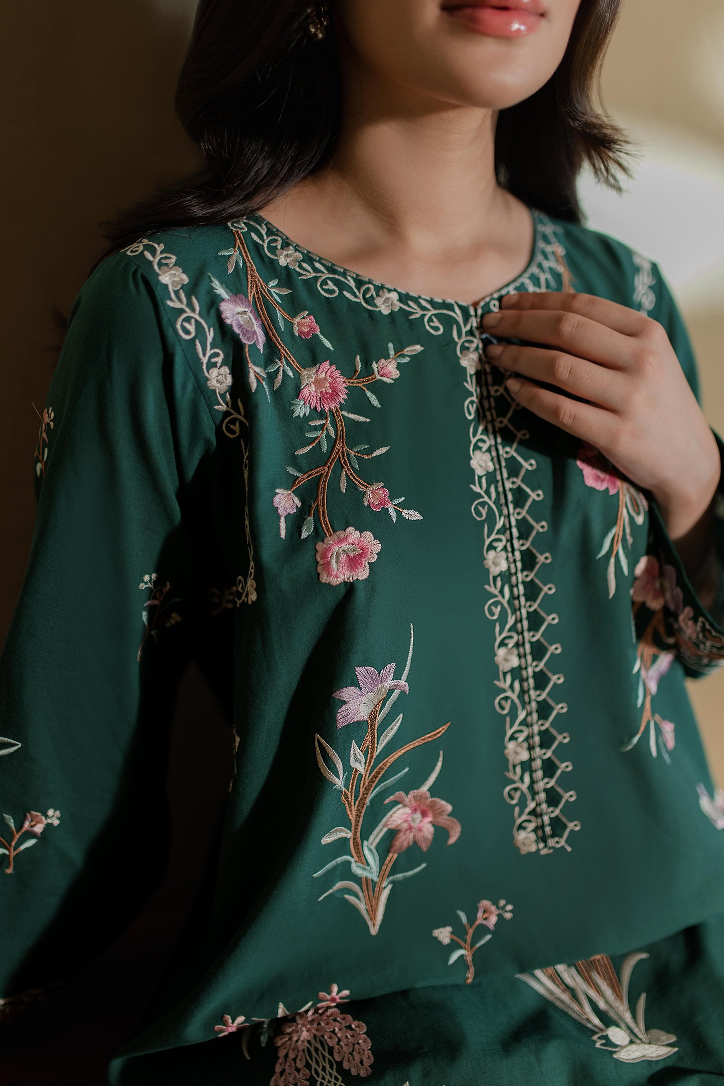 GREEN EMBROIDERED KURTA