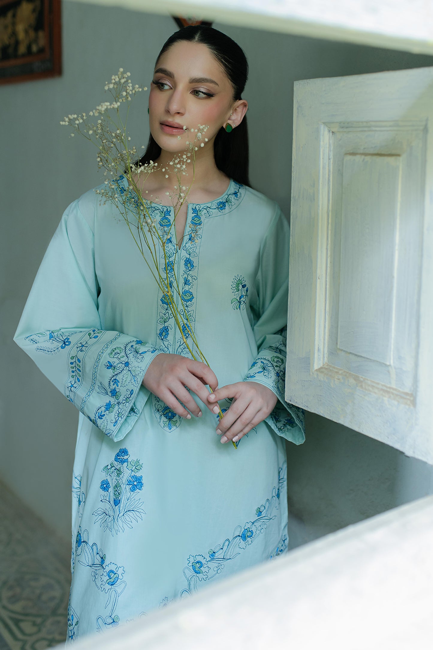 AQUA EMBROIDERED KURTA