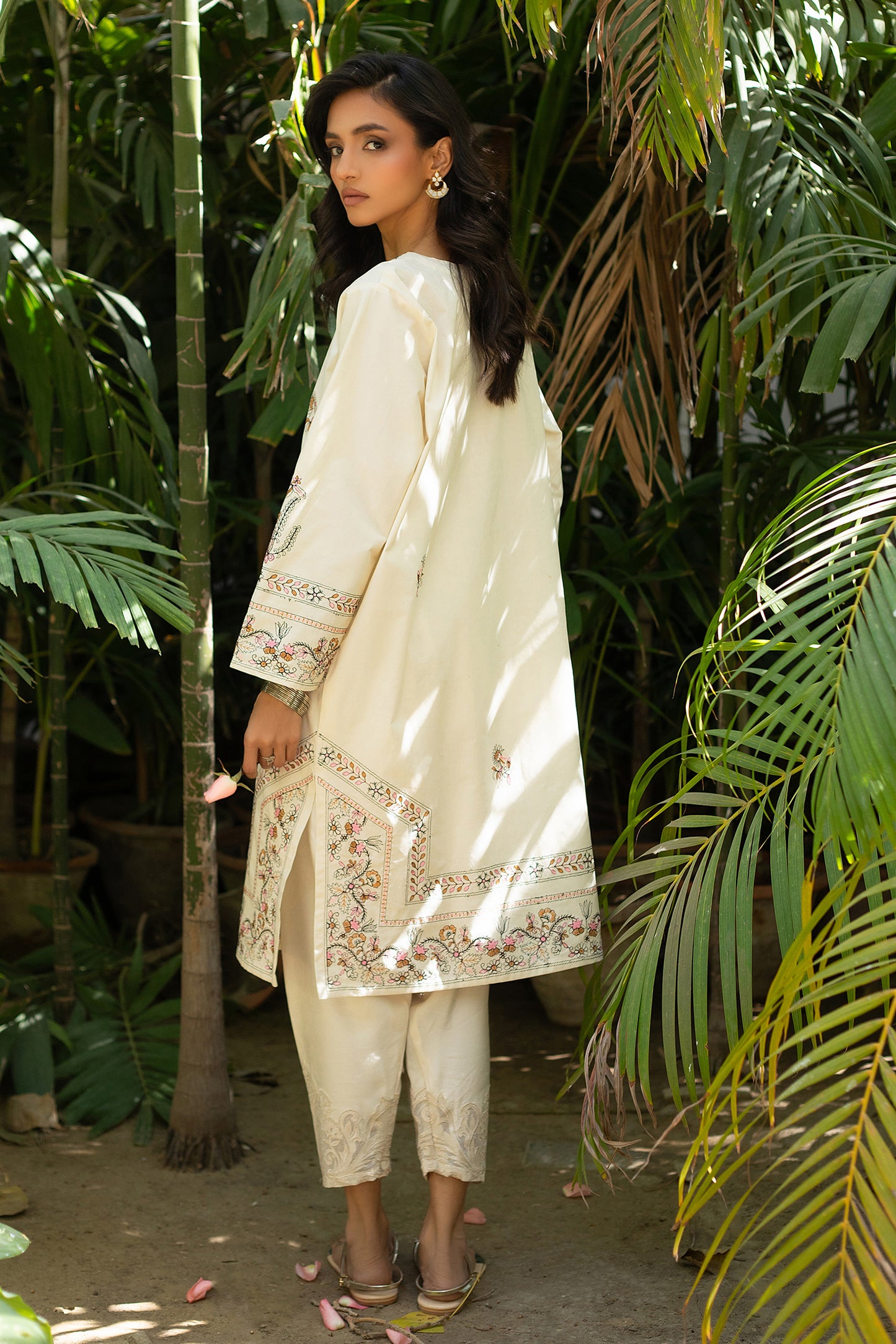 OFF-WHITE EMBROIDERED KURTA