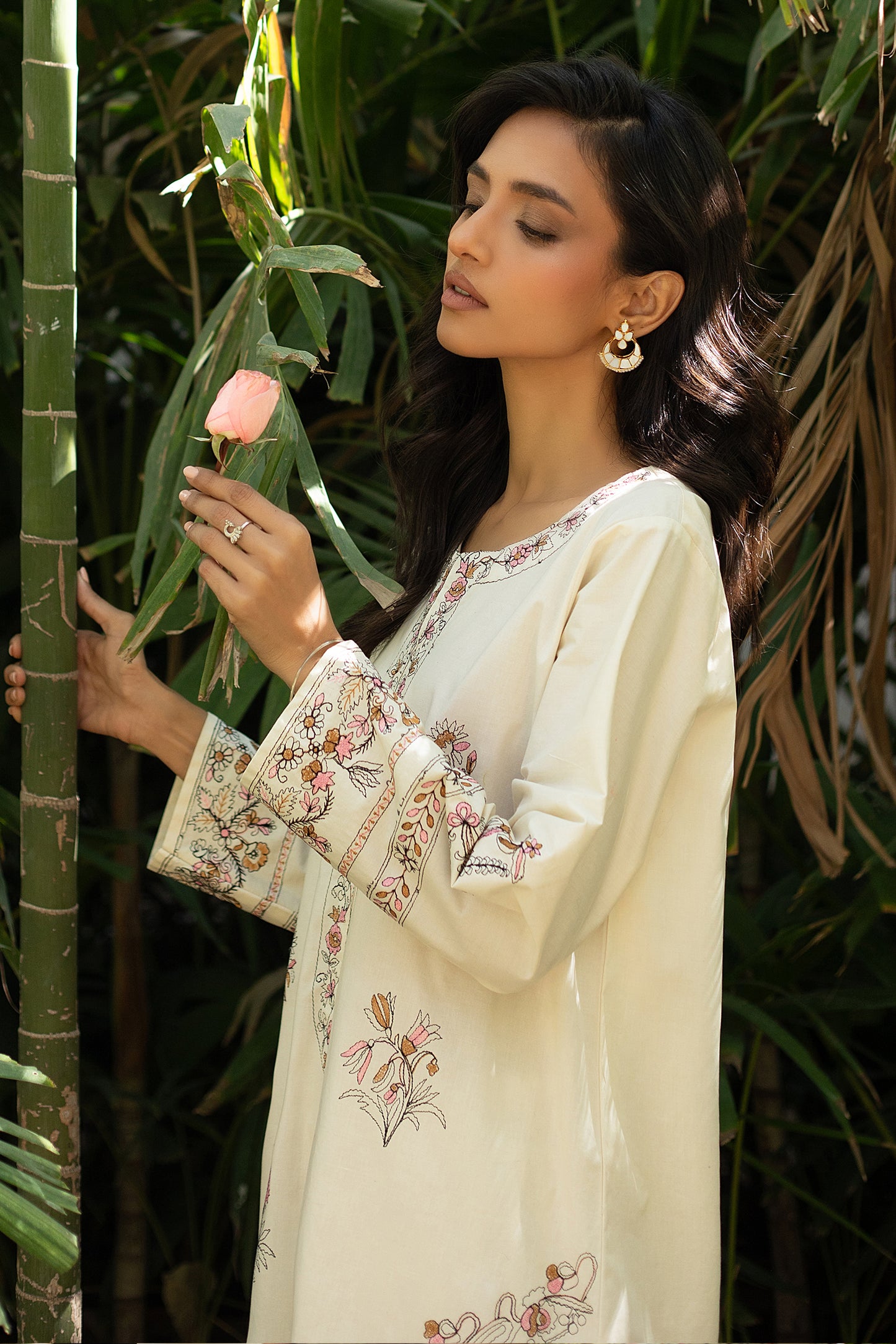 OFF-WHITE EMBROIDERED KURTA