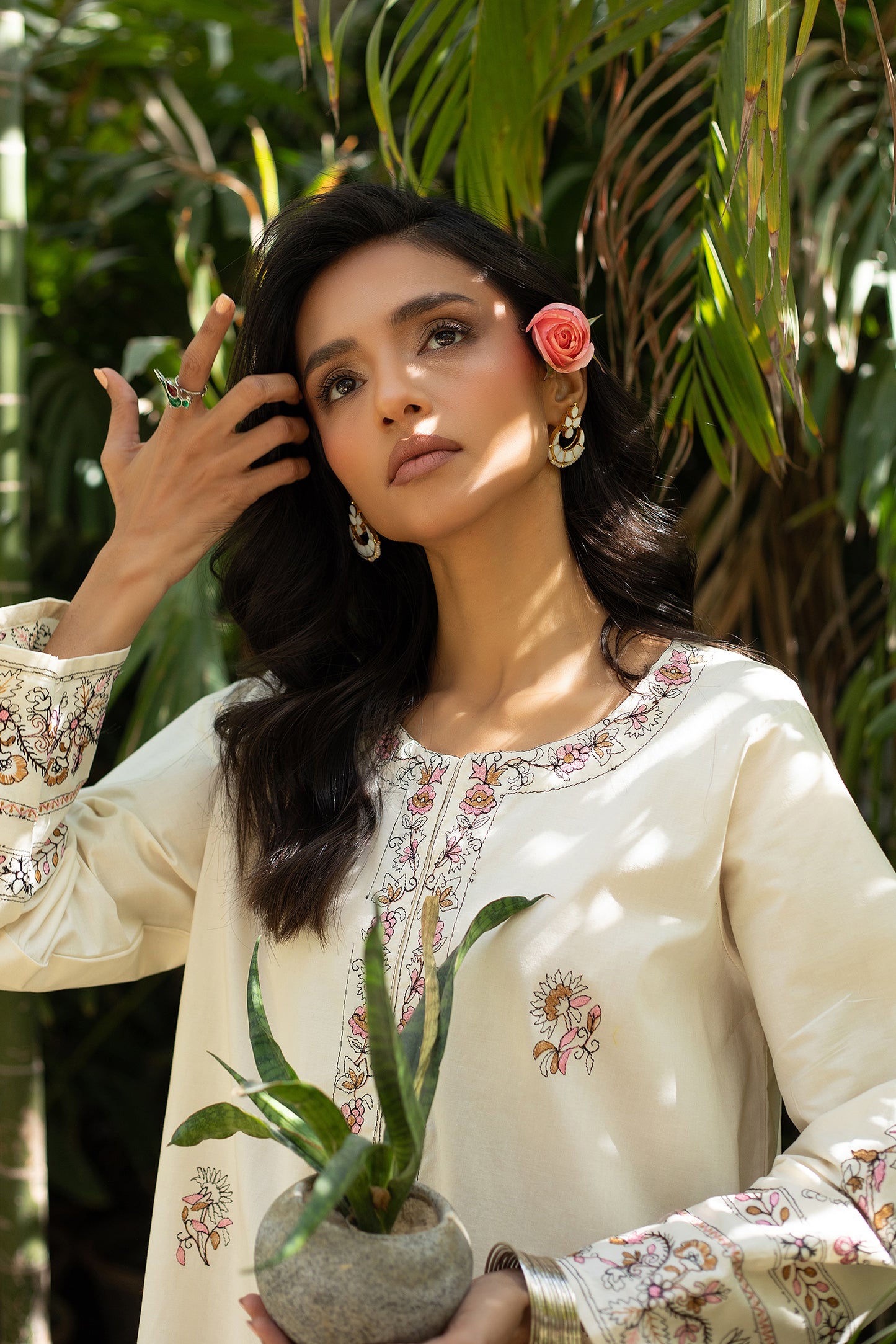 OFF-WHITE EMBROIDERED KURTA