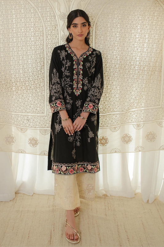 BLACK EMBROIDERED KURTA