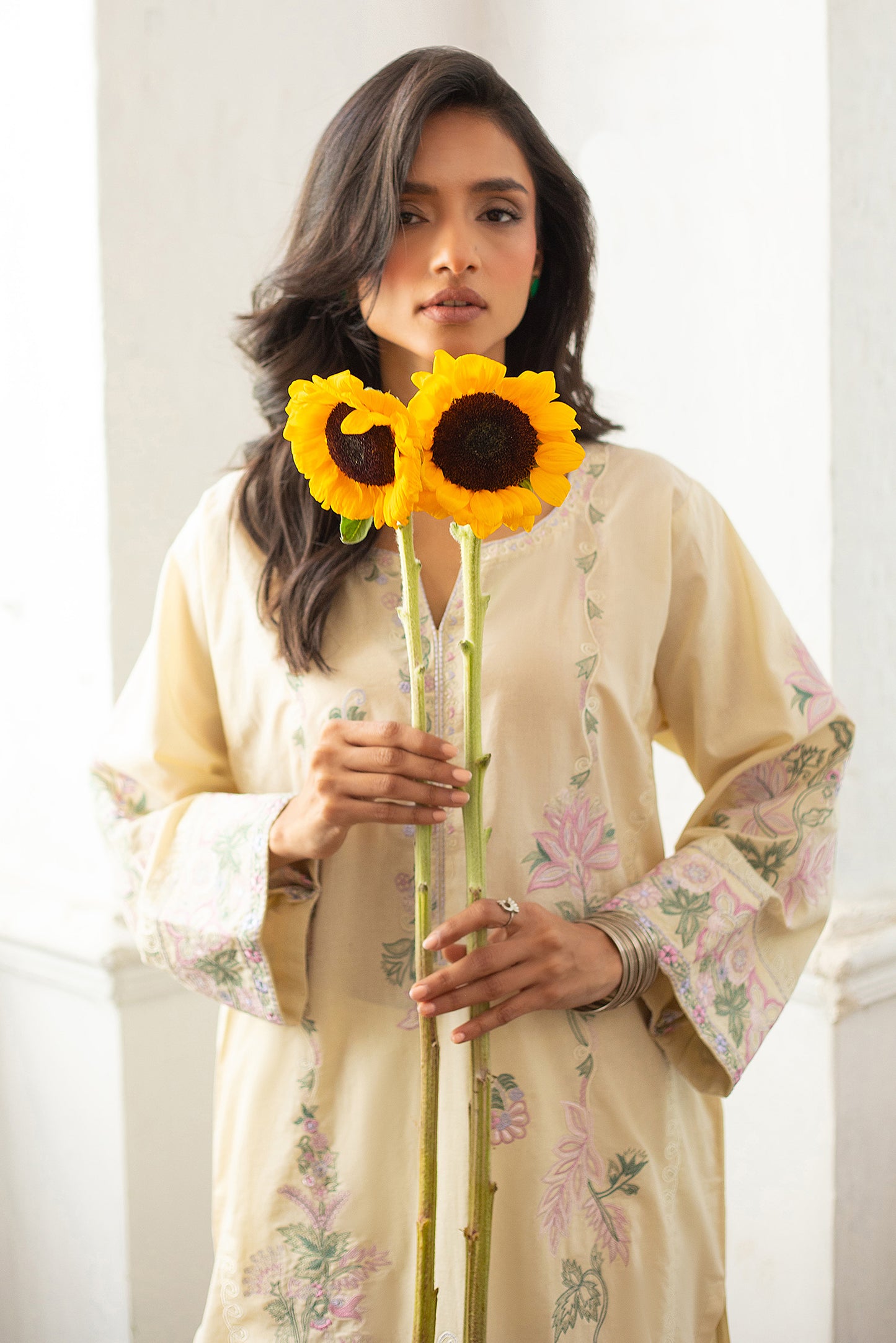 CREAM EMBROIDERED KURTA